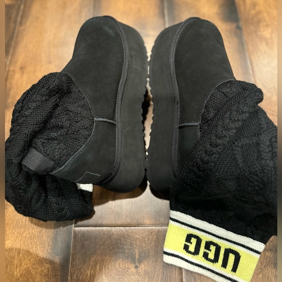 UGG BLACK W CLASSIC SWEATER LETTER - Picture 11 of 16